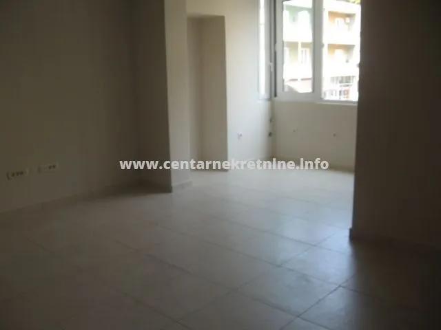 Izdavanje, poslovni prostor, 100m², Podgorica, Crna Gora