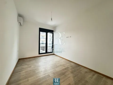 Izdavanje, dvosoban stan, 60m², City Kvart, Podgorica - image 10