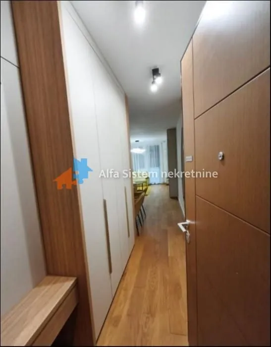 Izdavanje, trosoban stan, 65m², Čubura, Beograd
