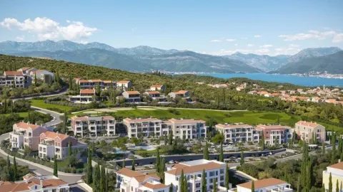 Pogled iz vazduha na primorsko naselje sa pogledom na more. - image 14