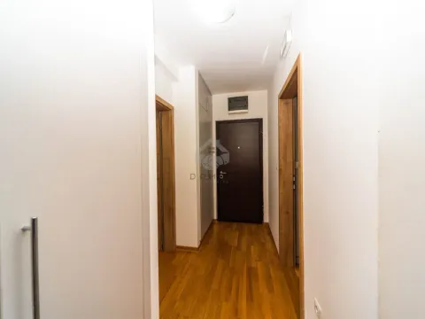 Izdavanje, dvosoban stan, 70m², Centar, Podgorica - image 12