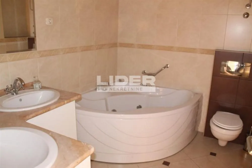 Sale, house, 215m², Savski Venac, Beograd