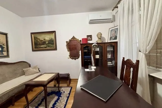 Sale, four bedroom apartment, 96m², Stari Grad, Beograd