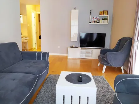Daily-rent, three bedroom apartment, 89m², Tre Canne, Budva - image 2