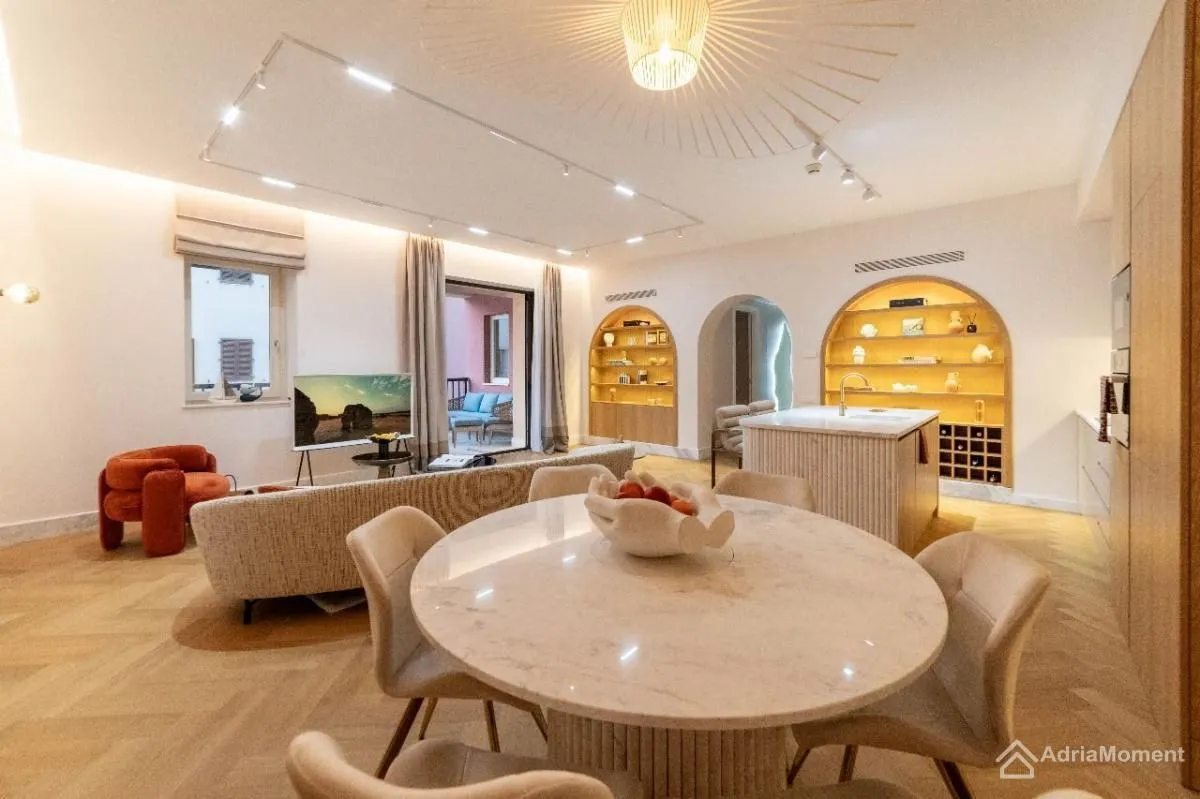 Sale, three bedroom apartment, 201m², Centar, Tivat