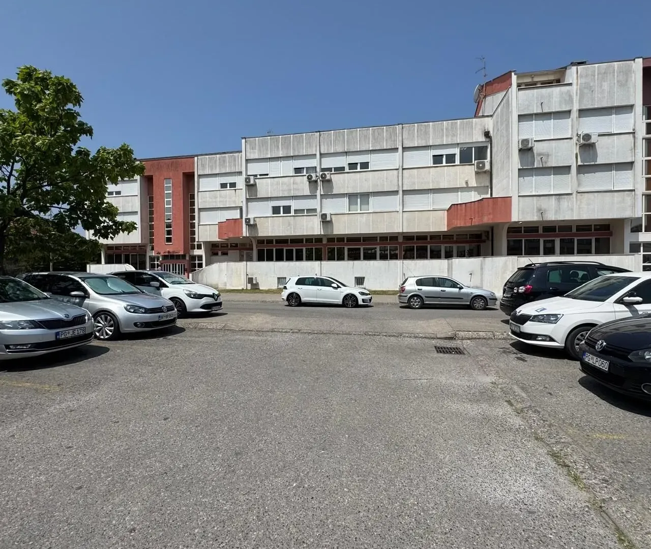 Izdavanje, poslovni prostor, 200m², Gintaš, Podgorica