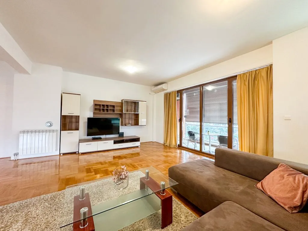 Izdavanje, dvosoban stan, 100m², Preko Morače, Podgorica
