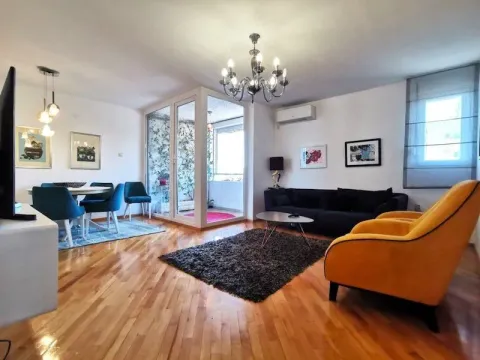 Izdavanje, stan, 105m², Blok 5, Podgorica