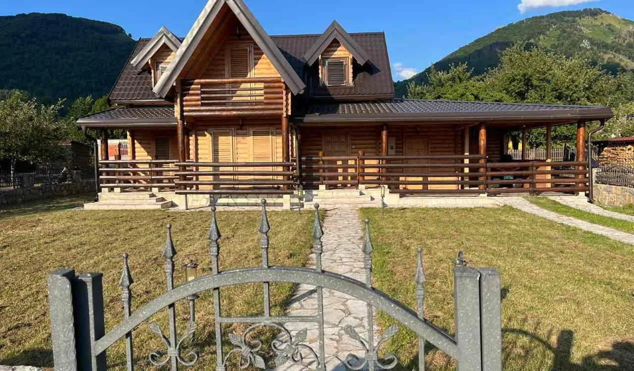 Prodaja, kuća, 180m², Centar, Kolašin