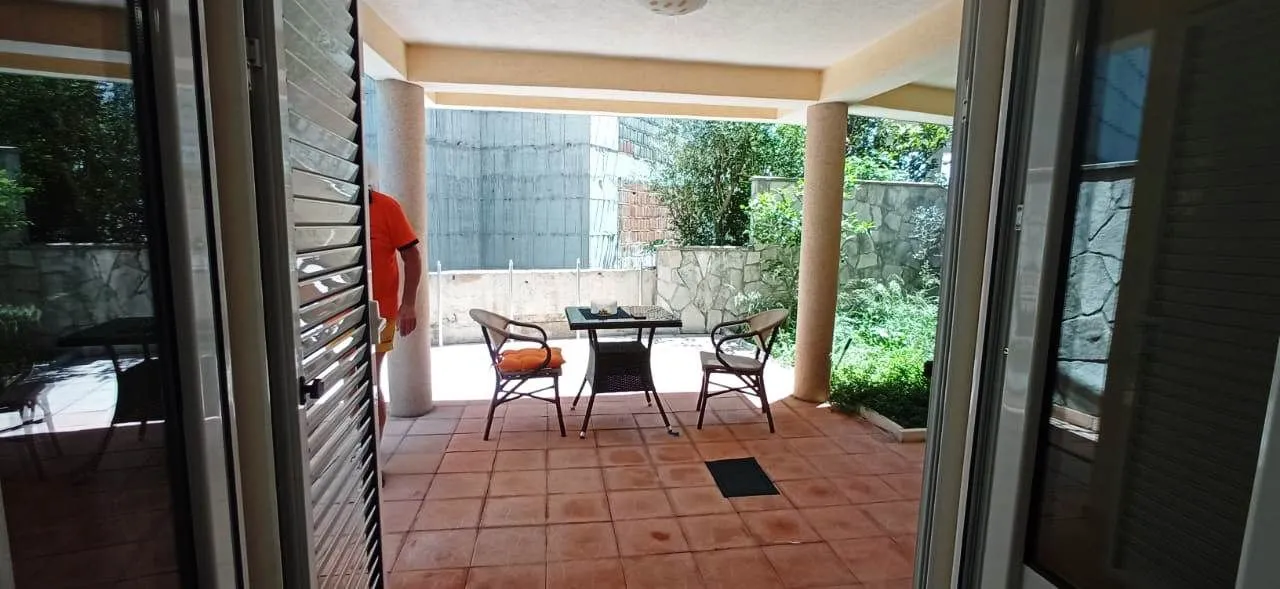 Rent, house, 165m², Sutomore, Bar