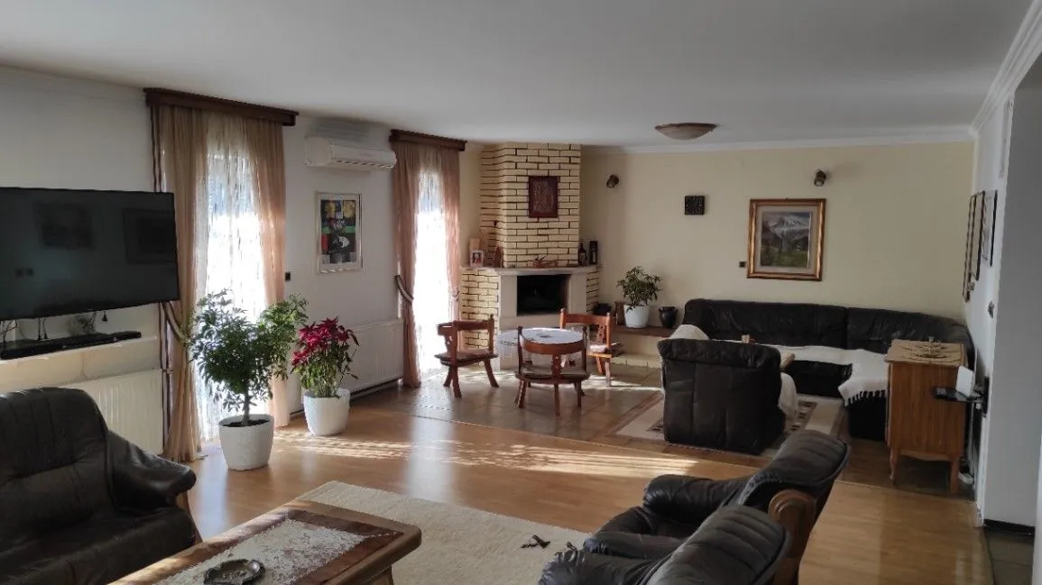 Izdavanje, kuća, 300m², Nikšić, Crna Gora