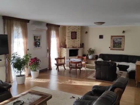 Izdavanje, kuća, 300m², Nikšić, Crna Gora