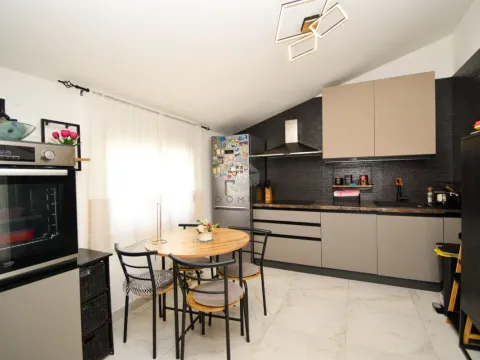 Sale, house, 180m², Blok 9, Podgorica - image 29