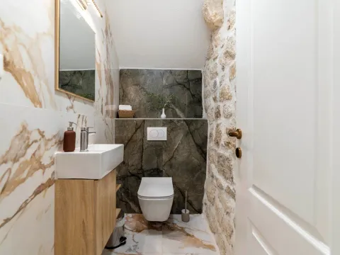 Izdavanje, kuća, 150m², Ljuta, Kotor - image 16