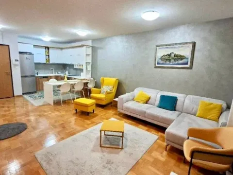 Izdavanje, jednosoban stan, 48m², City Kvart, Podgorica