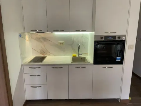 Izdavanje, jednosoban stan, 42m², Centar, Budva - image 2