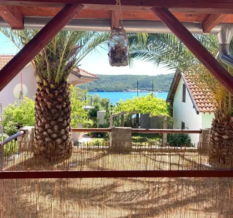 Izdavanje, kuća, 130m², Tivat, Crna Gora