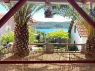 Izdavanje, kuća, 130m², Tivat, Crna Gora - image 1