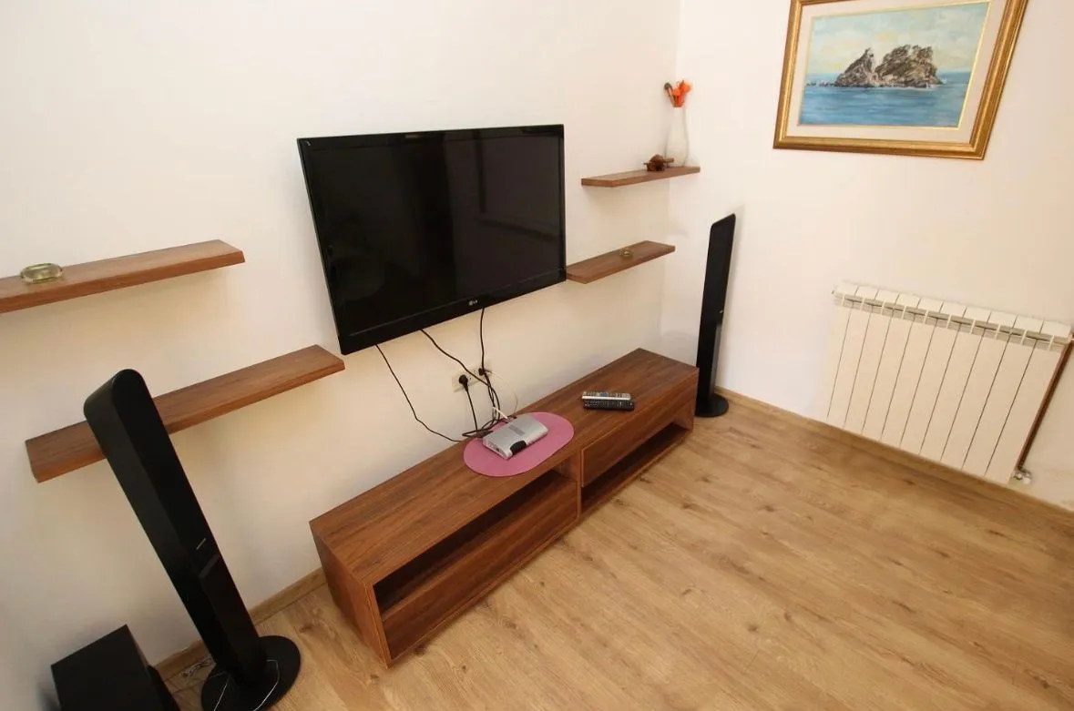 Rent, two bedroom apartment, 90m², Buljarica, Budva
