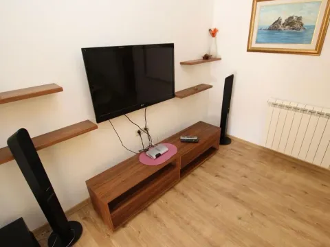 Rent, two bedroom apartment, 90m², Buljarica, Budva - image 8