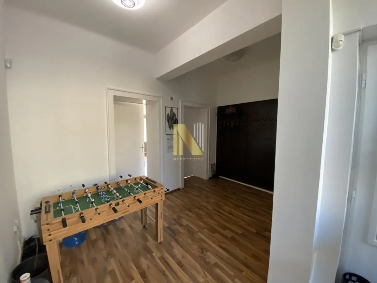 Prodaja, četvorosoban stan, 131m², Centar, Novi Sad