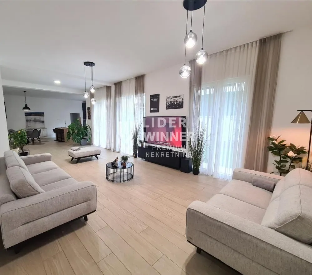 Prodaja, četvorosoban stan, 220m², Savski Venac, Beograd