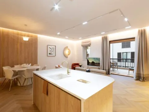 Sale, three bedroom apartment, 201m², Porto Montenegro, Tivat - image 12