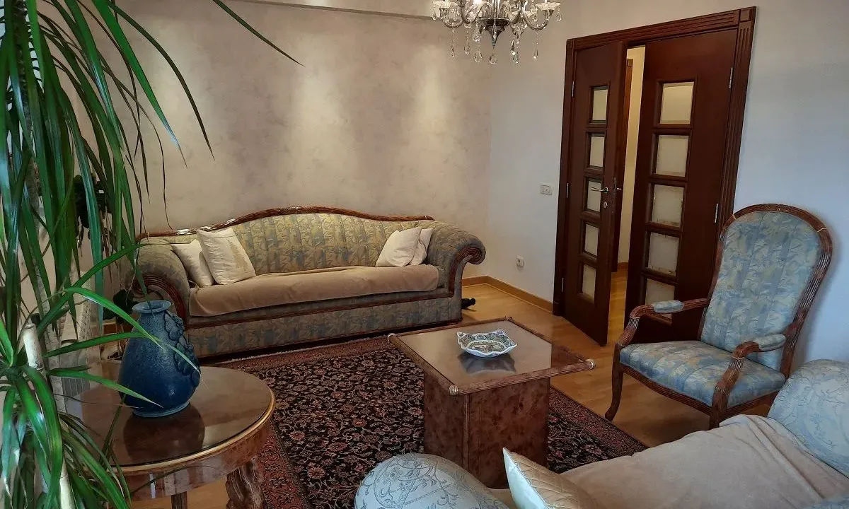 Prodaja, kuća, 350m², Bežanijska Kosa Sve Podlokacije, Beograd