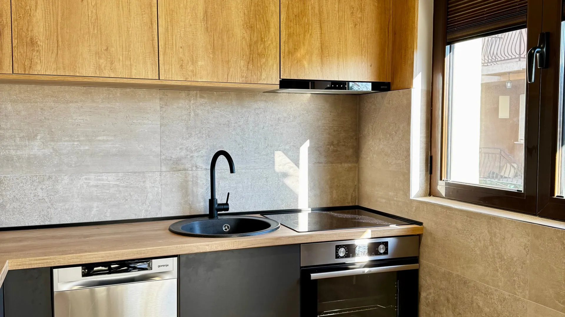 Izdavanje, jednosoban stan, 65m², Tološi, Podgorica
