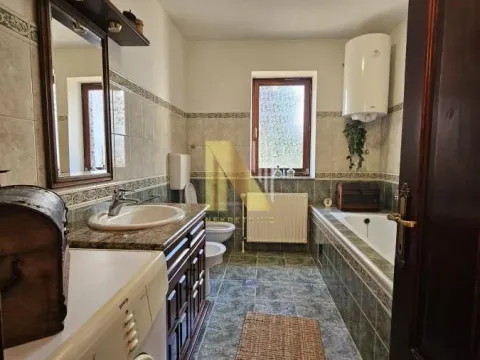 Sale, house, 331m², Lipov gaj, Novi Sad Sve Podlokacije - image 37