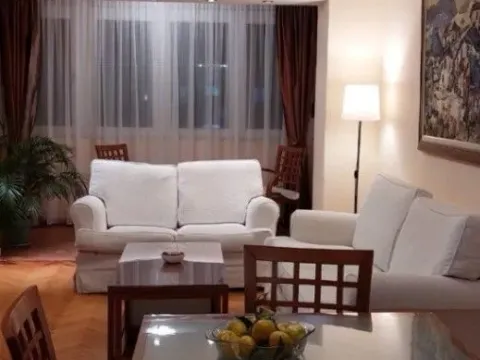 Izdavanje, trosoban stan, 70m², Centar, Podgorica - image 2