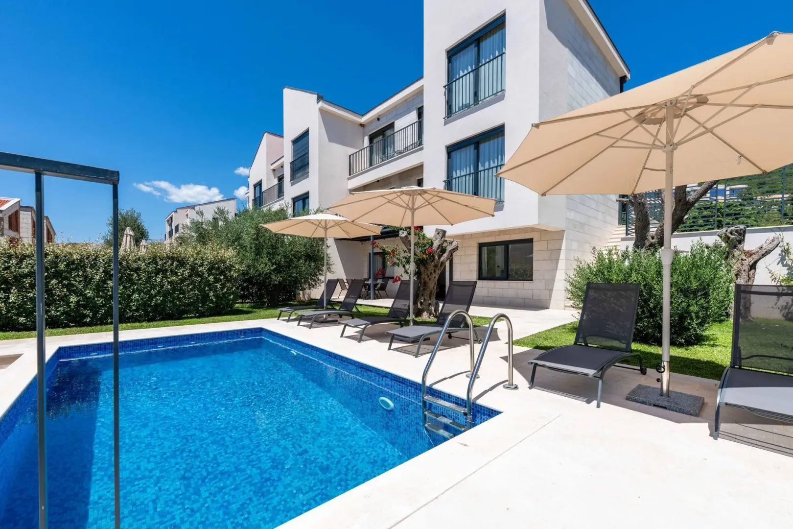 Rent, house, 200m², Reževići, Budva
