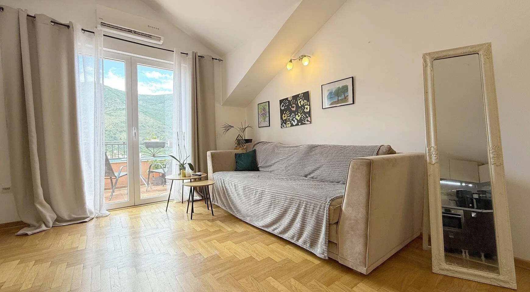 Sale, two bedroom apartment, 66m², Dobrota, Kotor