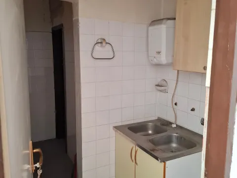 Rent, office space, 95m², Stari Aerodrom, Podgorica - image 9