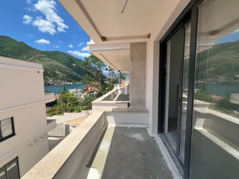 Prodaja, dvosoban stan, 52m², Dobrota, Kotor - image 4