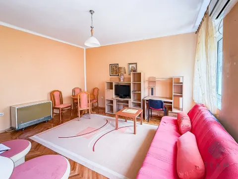 Izdavanje, kuća, 52m², Centar, Podgorica - image 2