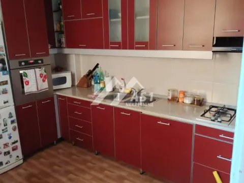 Izdavanje, četvorosoban stan, 94m², Stari grad, Novi Sad - image 2