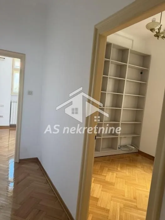 Izdavanje, stan, 150m², Vračar Sve Podlokacije, Beograd