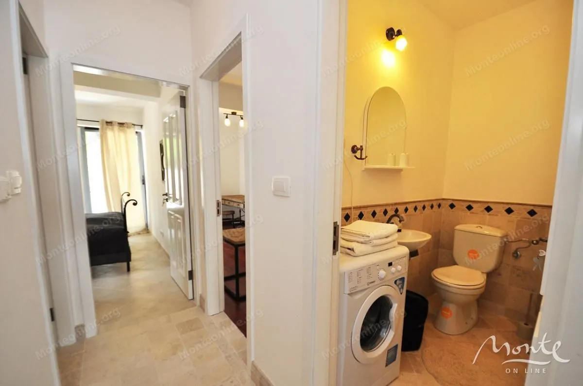 Sale, office space, 570m², Risan, Kotor