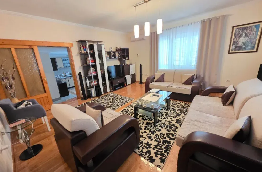 Rent, four bedroom apartment, 140m², Tološi, Podgorica