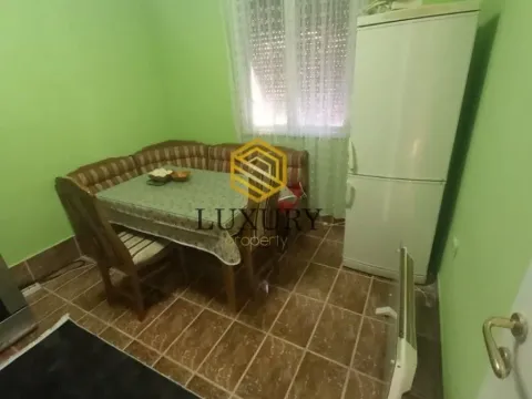 Izdavanje, trosoban stan, 850m², Nova Dalmatinska, Podgorica - image 2