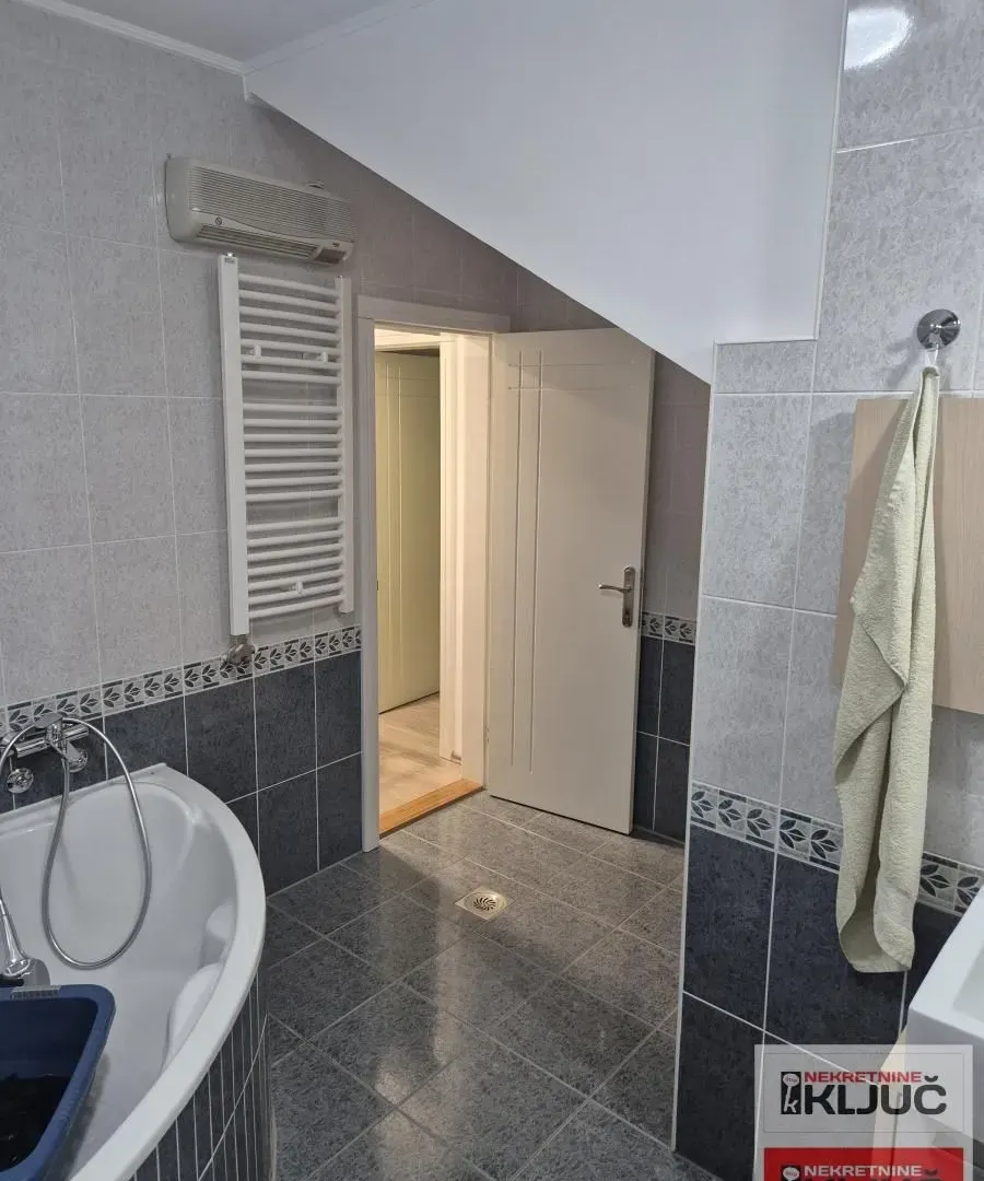 Prodaja, četvorosoban stan, 119m², Nova Detelinara, Novi Sad Sve Podlokacije