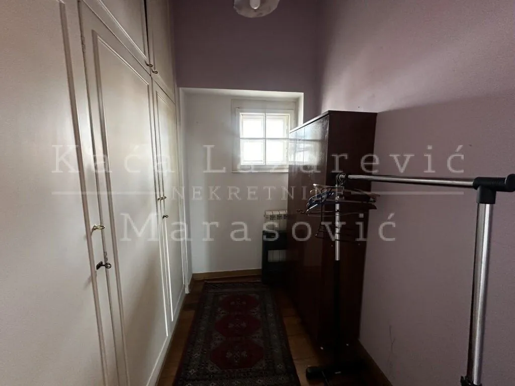 Izdavanje, dvosoban stan, 71m², Savski Venac, Beograd
