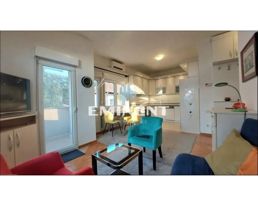 Rent, two bedroom apartment, 44m², Vračar Sve Podlokacije, Beograd