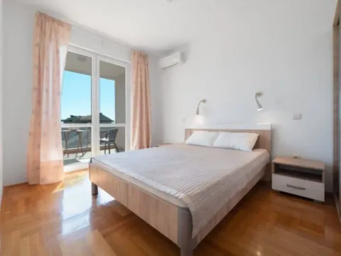Prodaja, dvosoban stan, 69m², Bečići, Budva