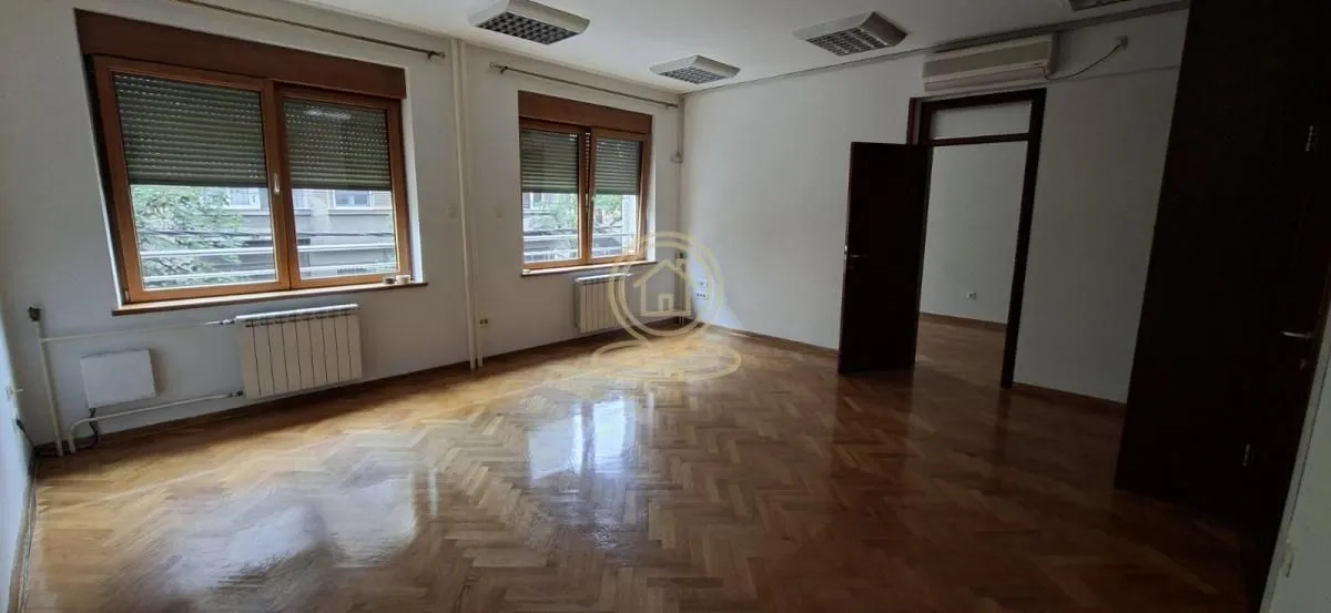 Rent, office space, 58m², Čubura, Beograd