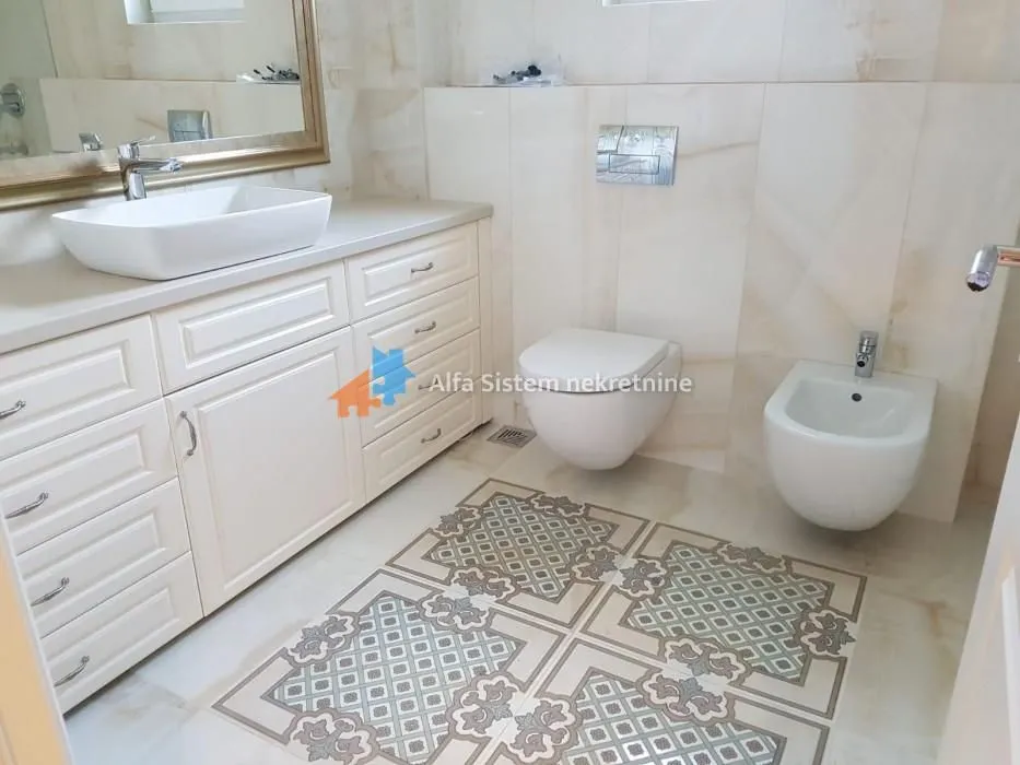 Izdavanje, stan, 215m², Savski Venac, Beograd