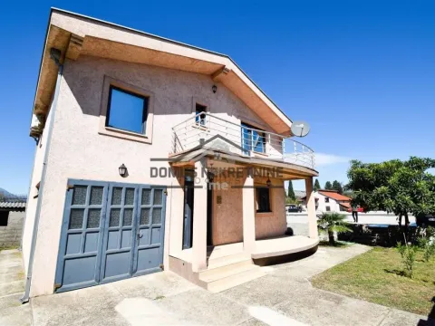 Izdavanje, kuća, 160m², Donja Gorica, Podgorica