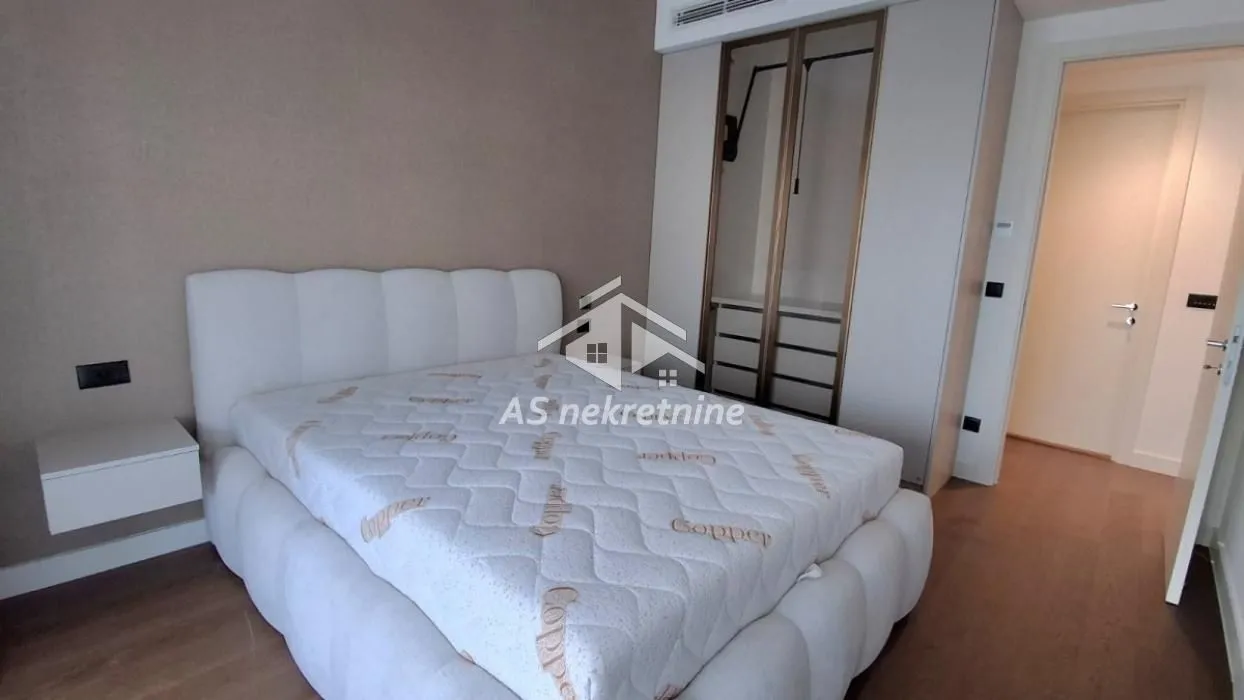 Izdavanje, dvosoban stan, 70m², Savski Venac, Beograd