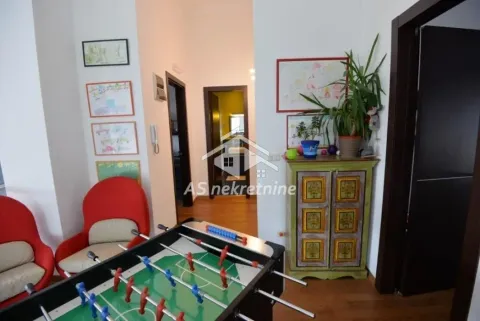 Izdavanje, četvorosoban stan, 251m², Savski Venac, Beograd - image 10